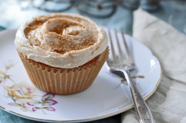 "Buttermilk Streusel Swirl Cupcakes with Brown Sugar Cinnamon Frosting Recipe"