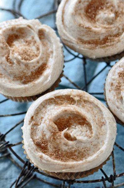 "Buttermilk Streusel Swirl Cupcakes with Brown Sugar Cinnamon Frosting Recipe"