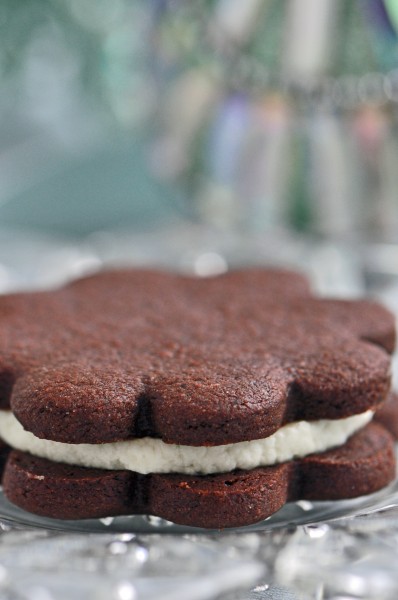 "Dark Chocolate Sandwich Cookies with White Chocolate Filling Recipe"