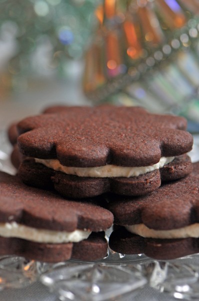 "Dark Chocolate Sandwich Cookies with White Chocolate Filling Recipe"