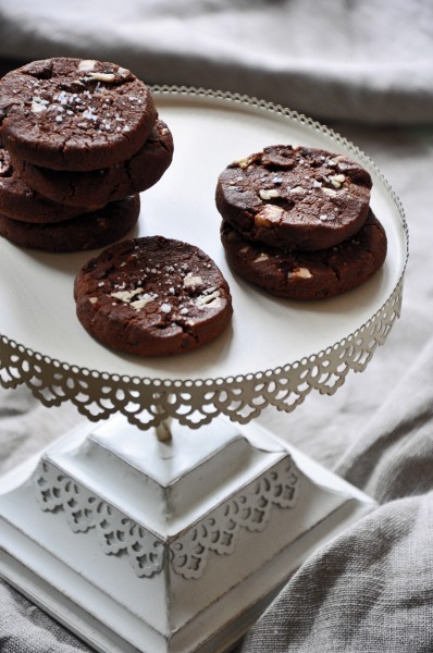 Cocoa Nib Chocolate Cookies with White Chocolate and Fleur de Sel012613002PSE