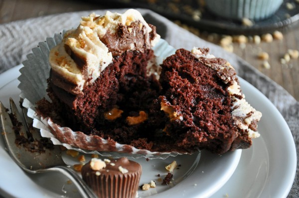 Devil's Food Cupcakes w Choc and Peanut Butter Twirled Frosting Recipe