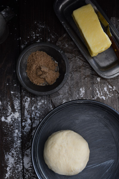Cinnamon Crumb and Cheese Coffeecakes LR-3088
