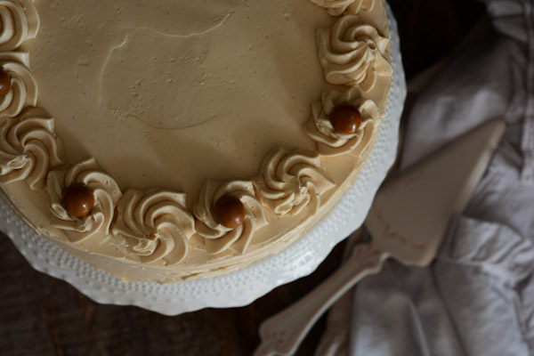 Spice Cake with Caramel Swiss Buttercream LR-3022