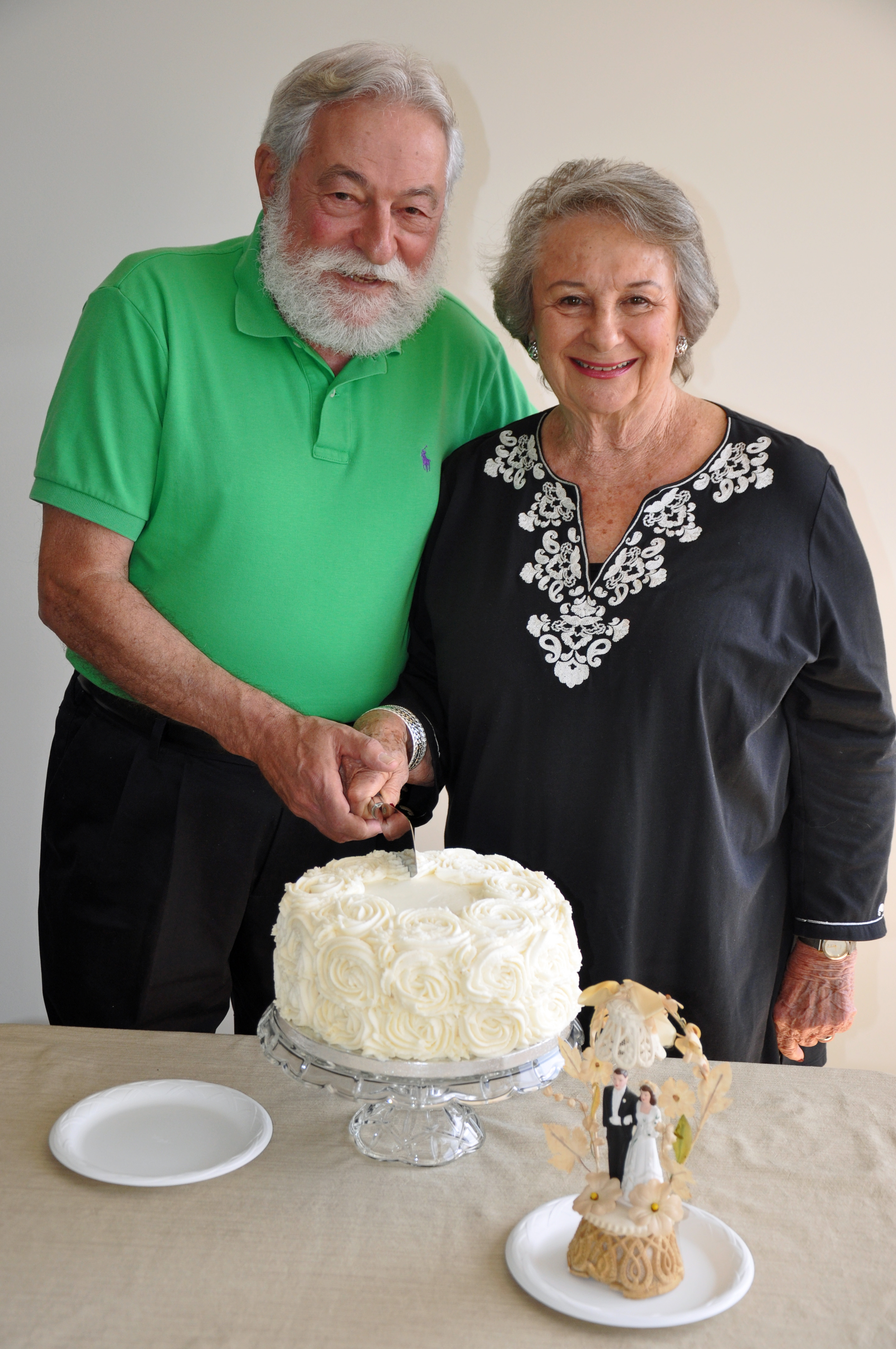 Wedding Anniversary Gifts For Mom Dad Anniversary / Ruby Wedding Anniversary For My Mum & Dad - CakeCentral.com / Lots of personalized gold anniversary jewelry in our.